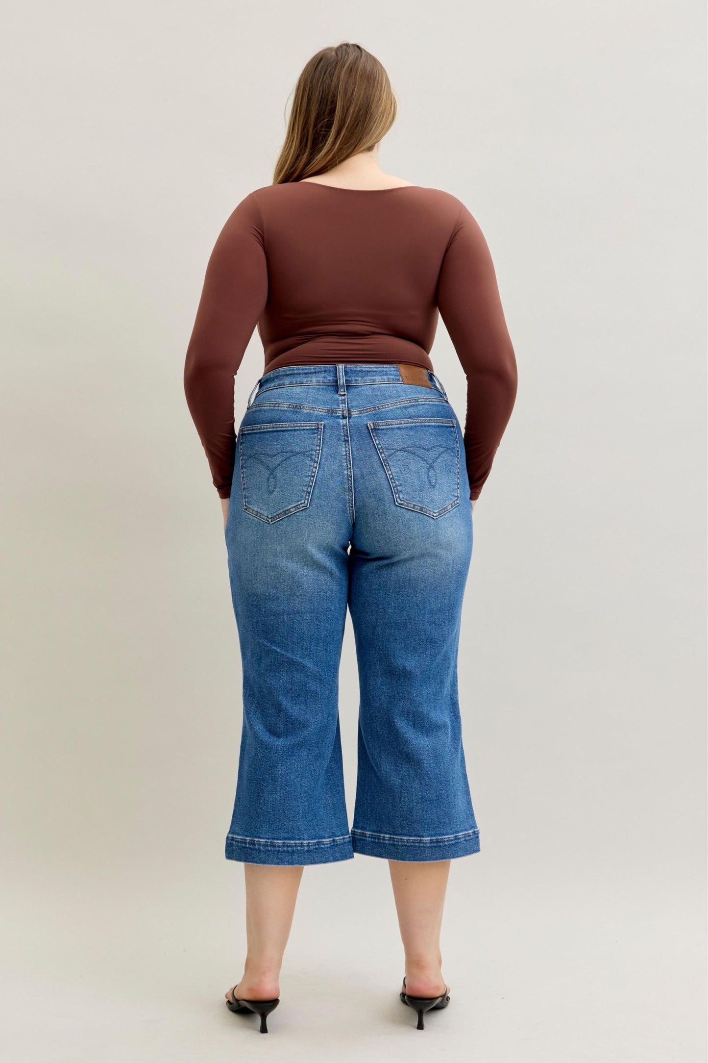 Judy Blue Capri Jeans with vintage pockets, available in sizes 0-18.