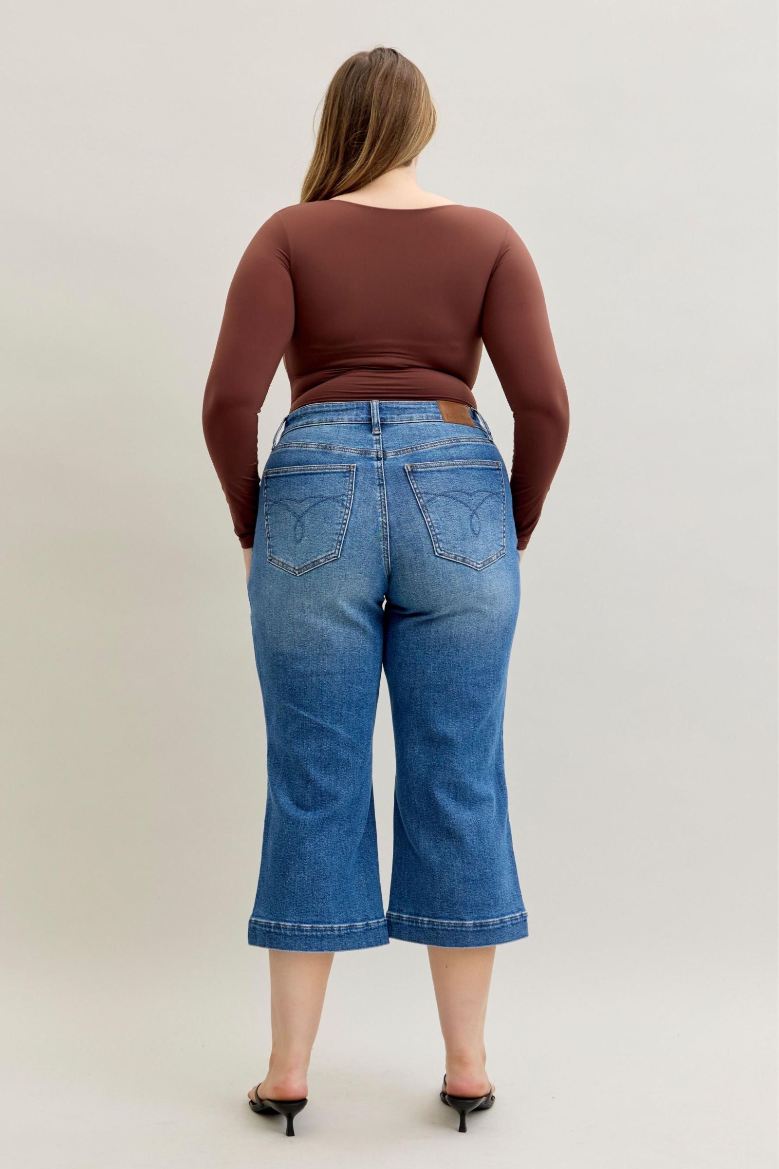 Judy Blue Capri Jeans with vintage pockets, available in sizes 0-18.