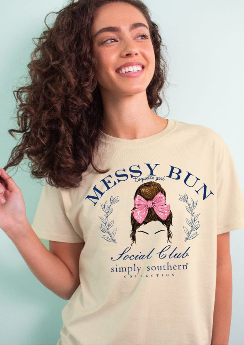 Ivory T-shirt with an adorable graphic and lightweight design, this short sleeve tee is perfect for any occasion.