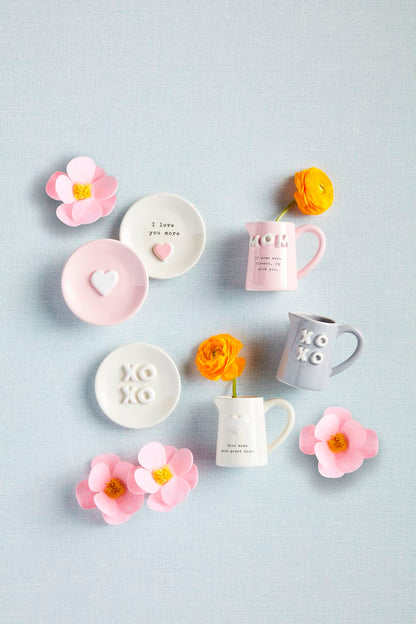The Mom Tidbit Plates are beautifully decorated with yellow flowers. Sizes available: Not specified.