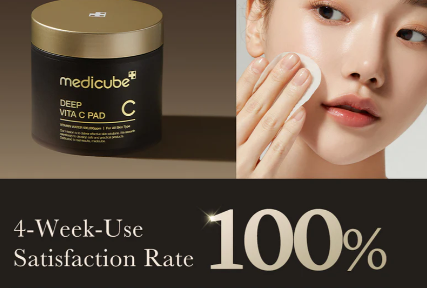 MEDICUBE Deep Vita C Pads Brightening jar shown; 4-week satisfaction rate 100%. For fading post-acne marks. Sizes: 70/140 pads.