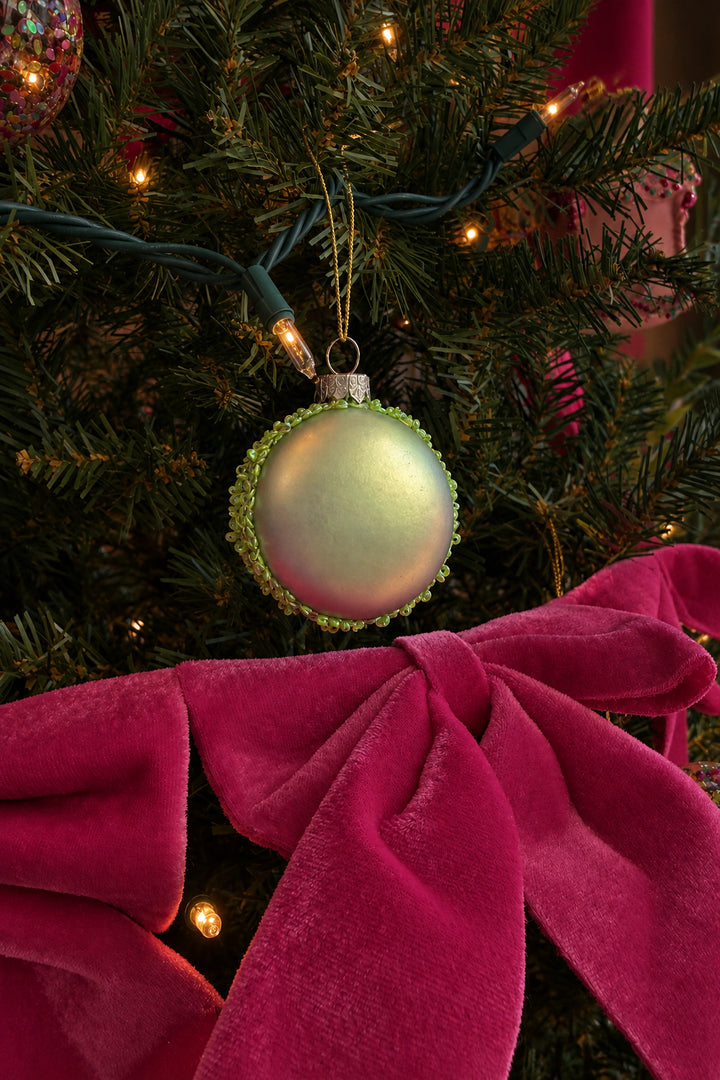 Light green macaron-shaped ornament gift box.