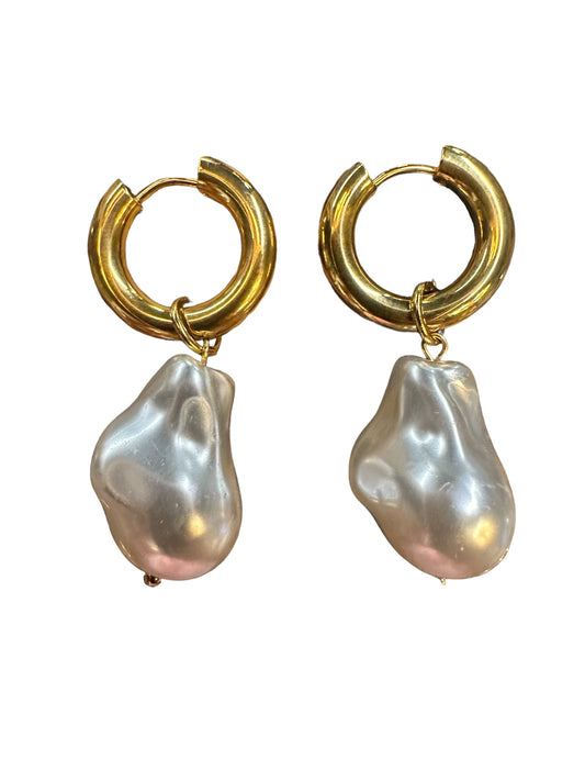 The Misty Earrings feature dangling, irregular-shaped baroque river pearls. Available sizes: One Size. Perfect for an elegant wardrobe addition.