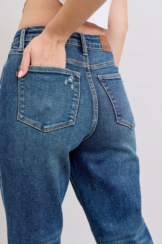 Judy Blue Rigid HW Straight Non-Destroy Jeans in blue denim, mild pocket distressing, leather patch. Sizes: 24–32.