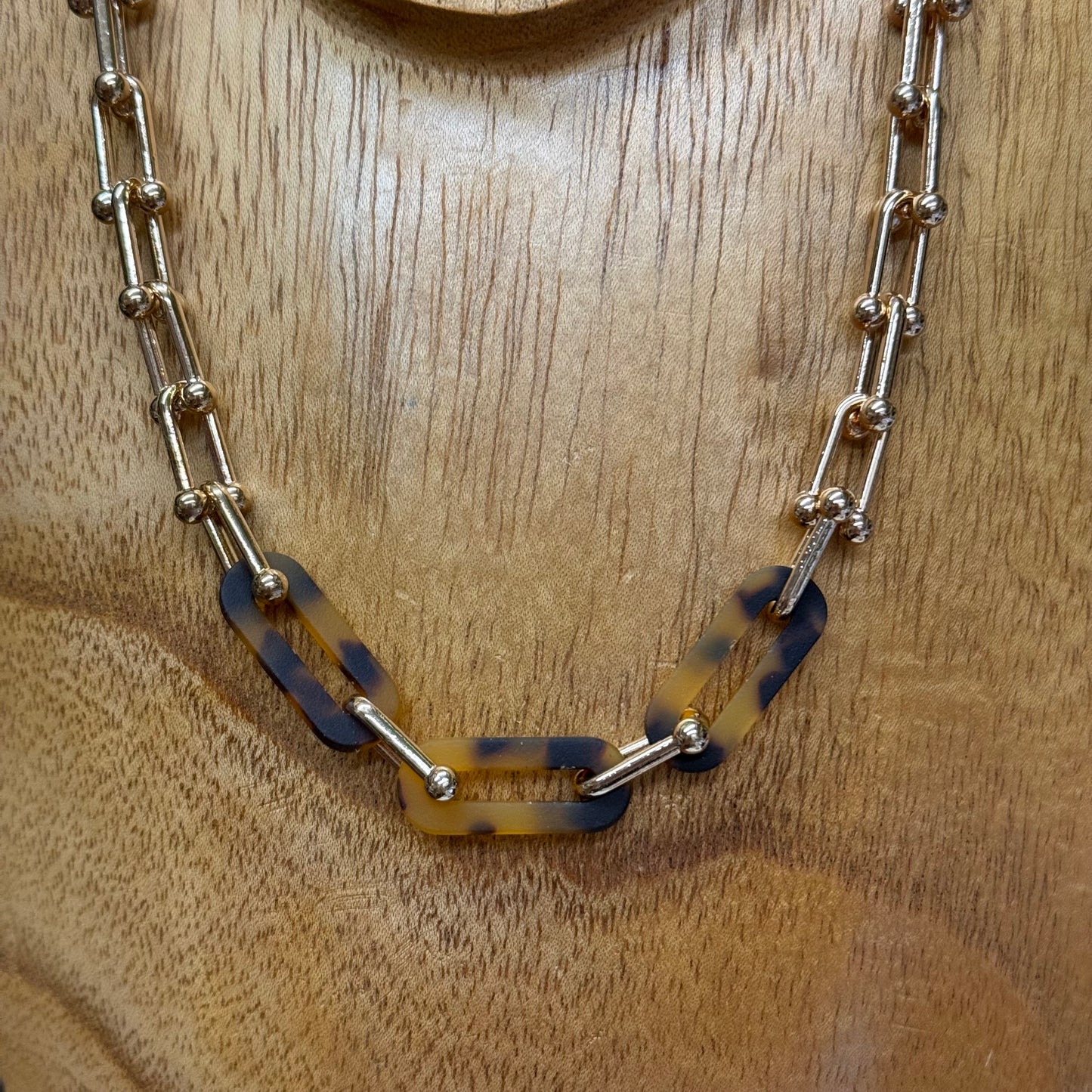 Bold, oversized chain link necklace with marbled brown and gold links. Available in sizes S, M, L.