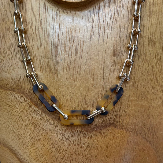 Bold, oversized chain link necklace with marbled brown and gold links. Available in sizes S, M, L.