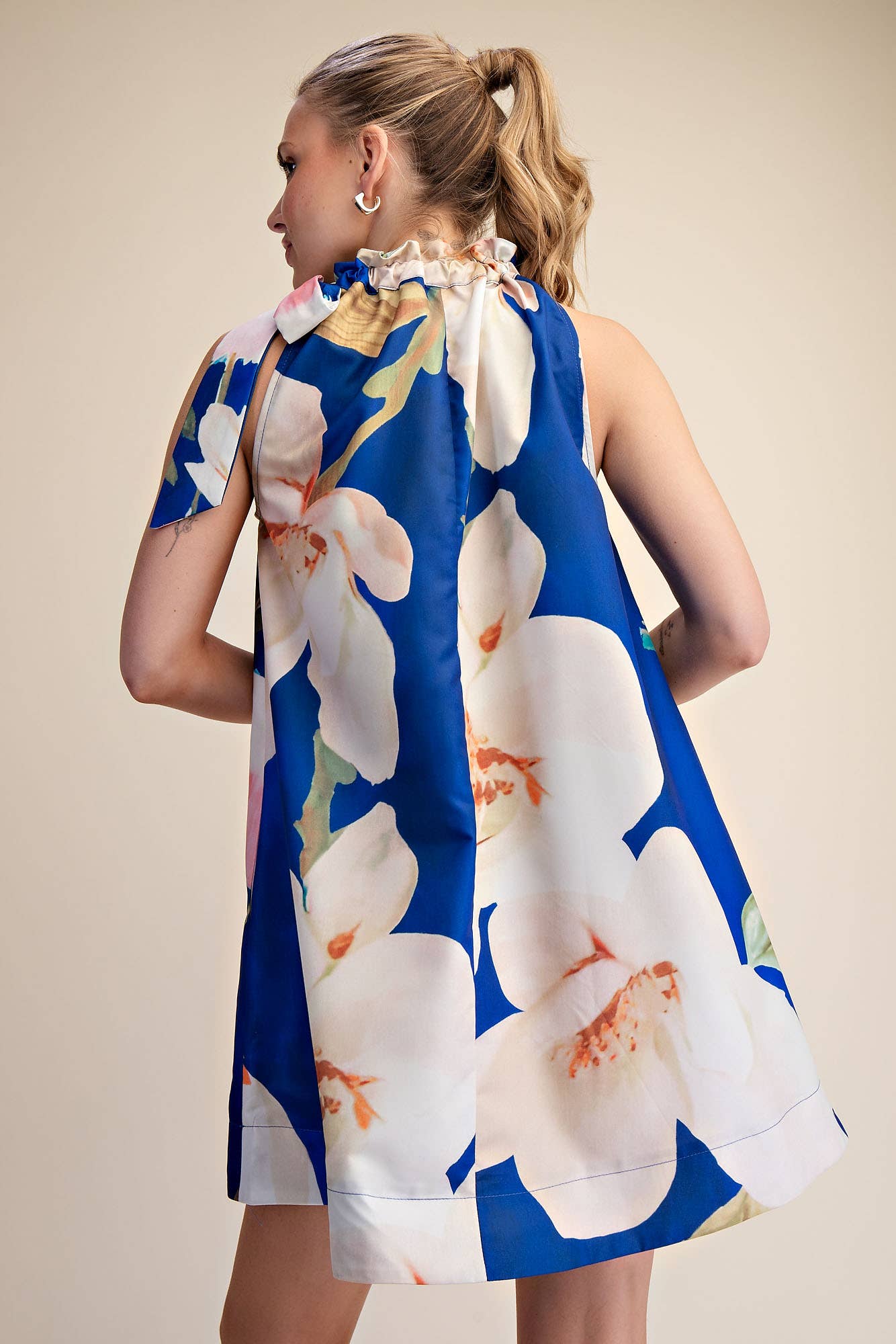 Mini Dress Ruffle Neck Tie Sleeveless Floral Print in Royal, white and pink flowers, flowy fit. Available sizes: S.