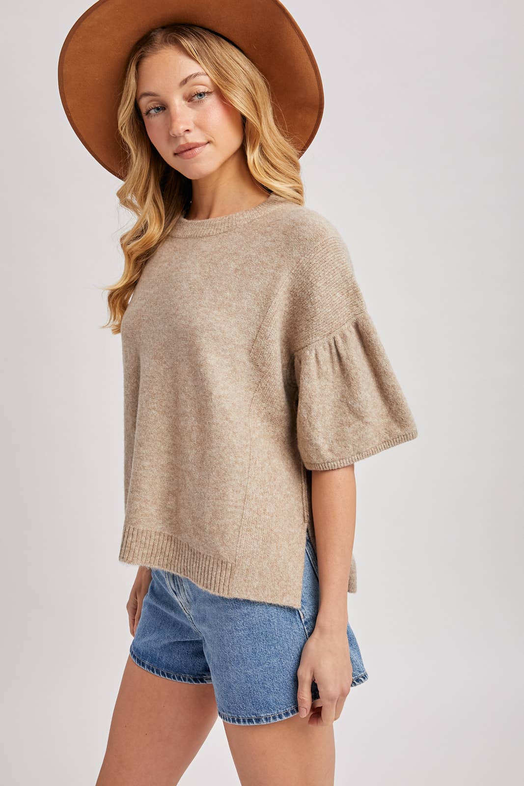 GATHERED SHORT SLEEVE BOXY KNIT SWEATER TOP: LATTE / S/M, a beige heathered crewneck sweater with gathered puff sleeves.