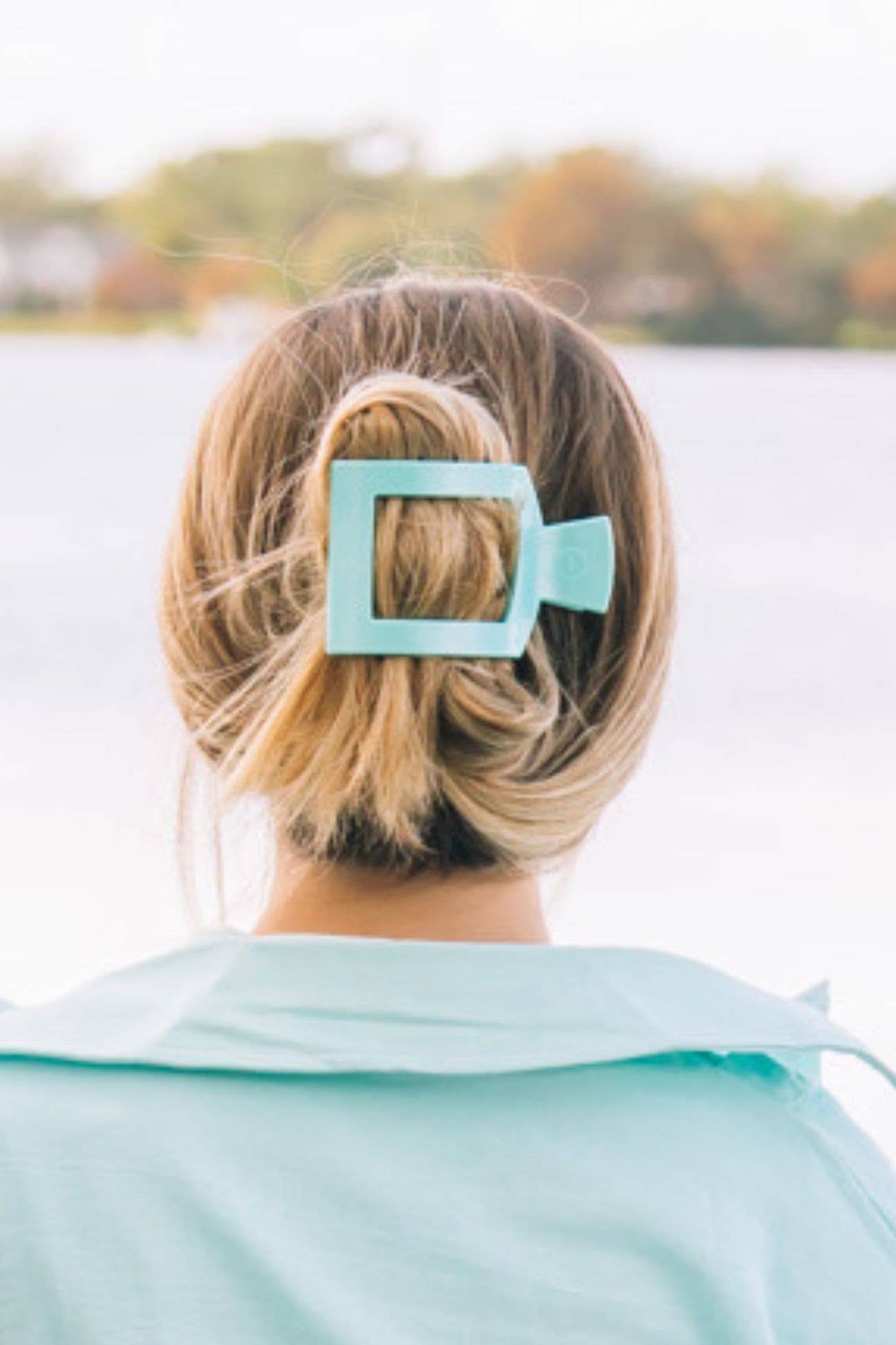 TELETIES Square Flat Hair Clip: Secure grip, stylish design. Available sizes: Small and Large.