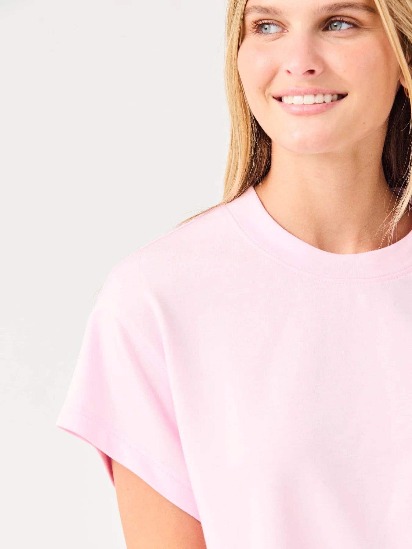 Light pink Emily Pink Set T-shirt with relaxed fit, available in sizes XS-XL.