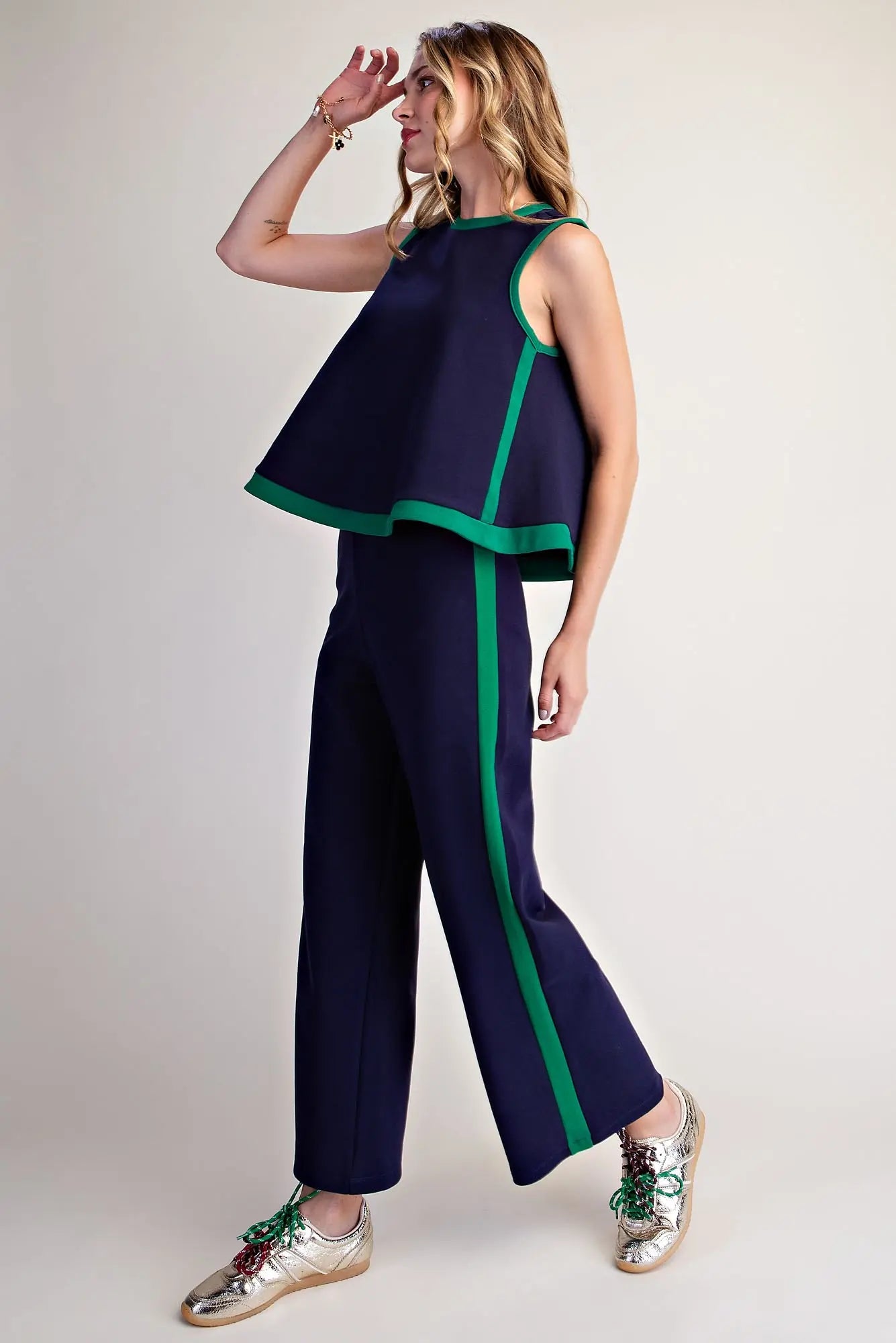Everyday Pull-on Contrast Pants with wide-leg, high-waist silhouette and green trim; available in sizes XS-XL.