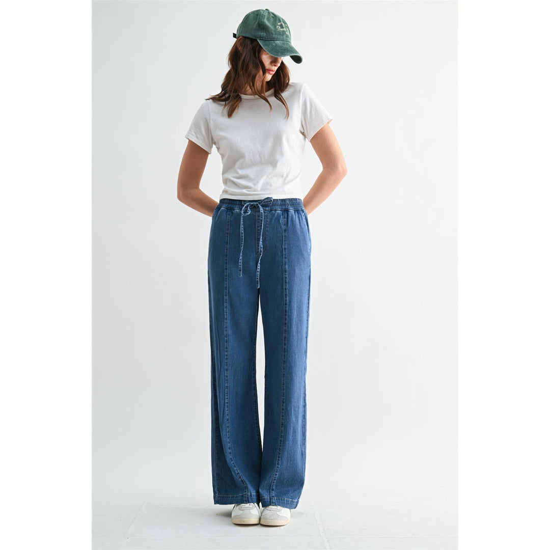 HIGH-RISE WIDE JOGGERS: NAVY EYES / M. High-rise wide-leg Lyocell joggers with an elastic drawstring waistband, vertical seam detailing, and side pockets.