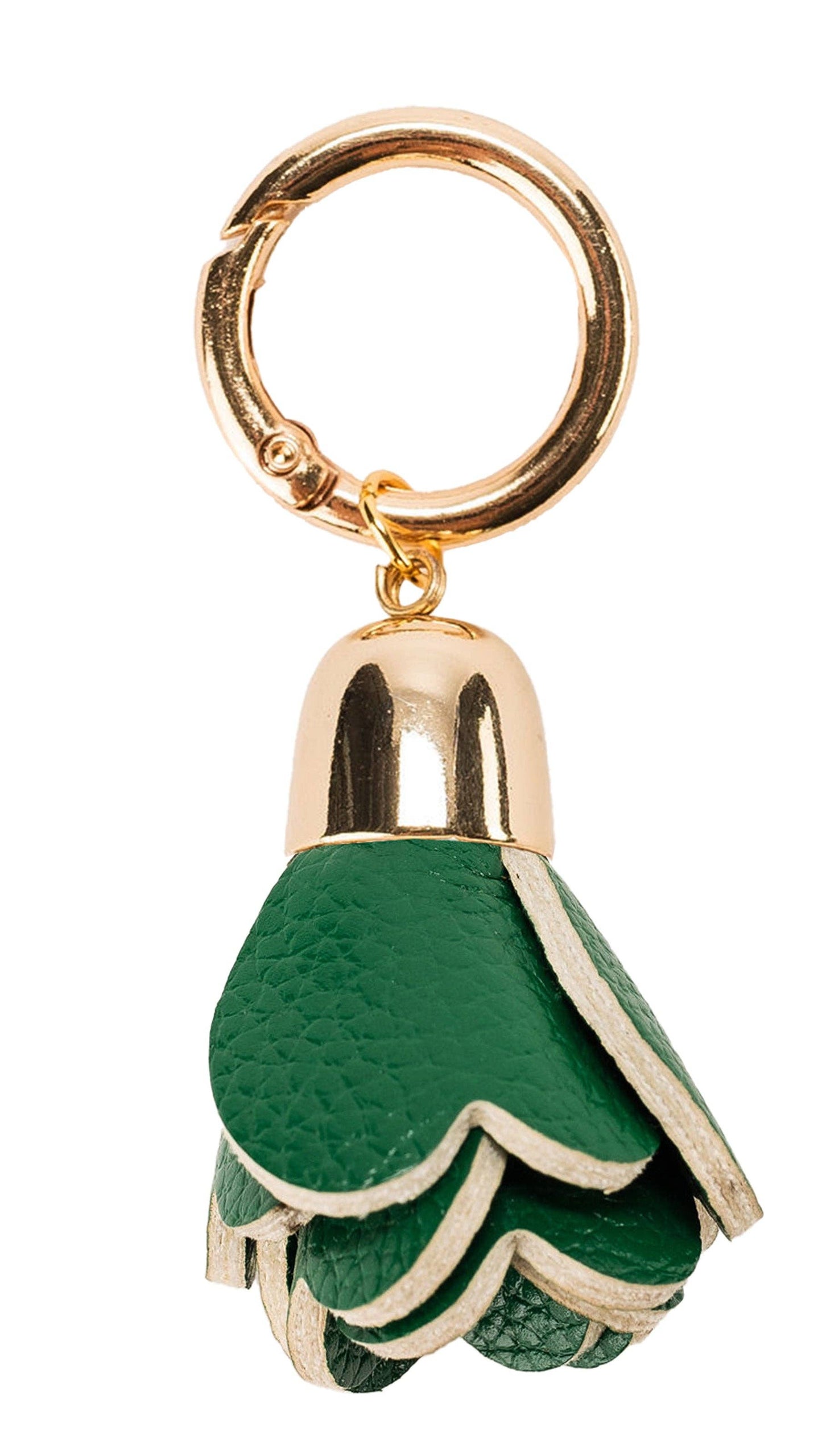 Gold keyring with green leather petals and metallic cap, flower bud-shaped. Available sizes: S, M, L.