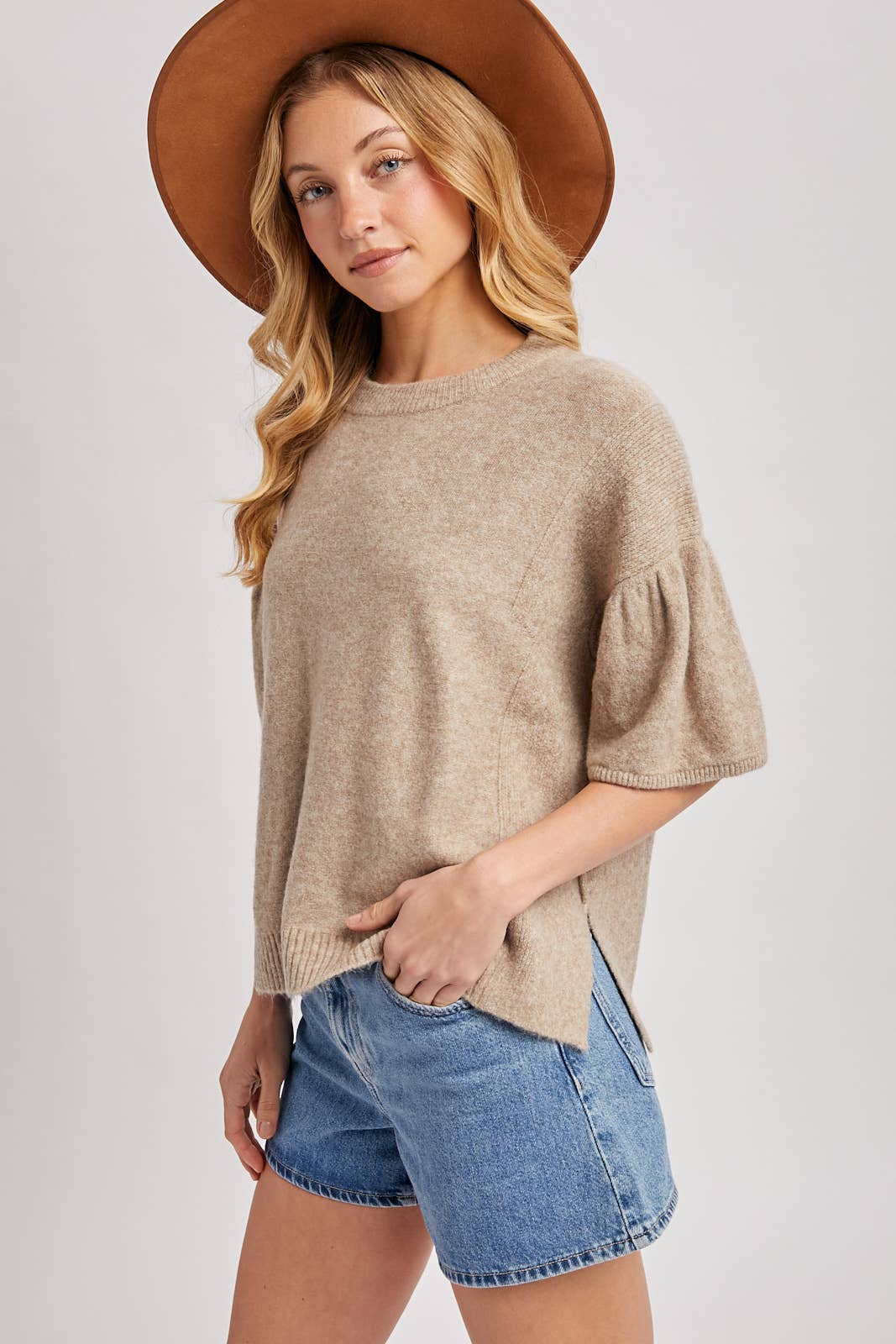 Latte heathered boxy knit sweater top with gathered short sleeves and side hem slits, size S/M.