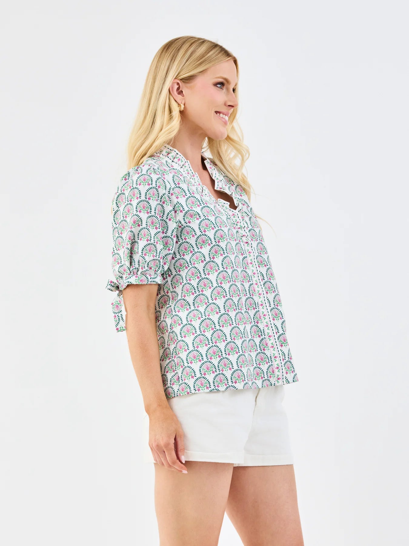 Brynn Sunshower Flora White Top features puff sleeves. Available in sizes XS-XL.