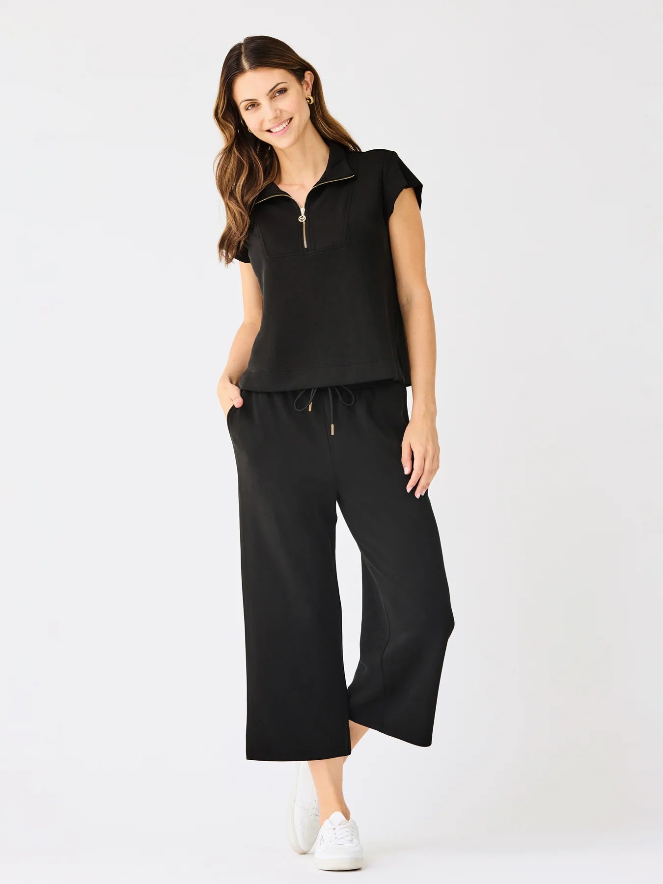Stephie Top in black with a pop collar and short sleeves. Available in sizes XS–XL.