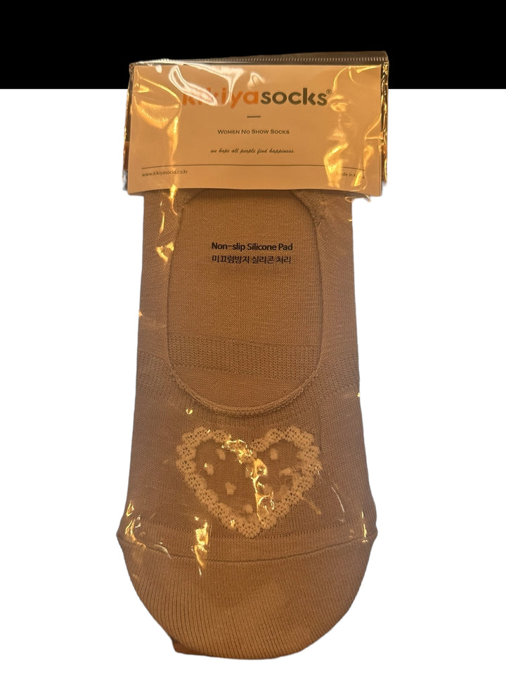 Beige no-show women’s socks with white flower heart emblems, double silicone heel pads; available in sizes S, M, and L.