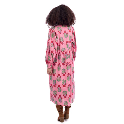 Pippy Pink Midi Dress with colorful floral pattern. Available in sizes XS–XL.
