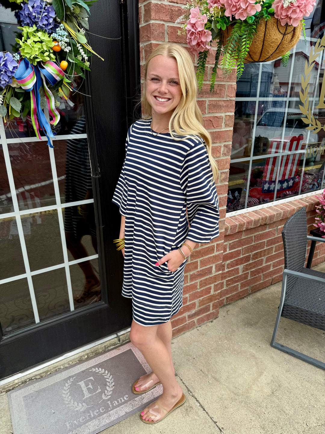 Striped round neck half-sleeve dress, available in 2 colors and multiple sizes. Features pockets for added convenience.
