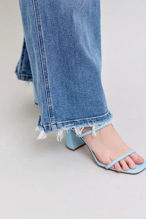 Judy Blue Retro HW Wide Fit Jeans with frayed hem. Available in sizes 24–32.