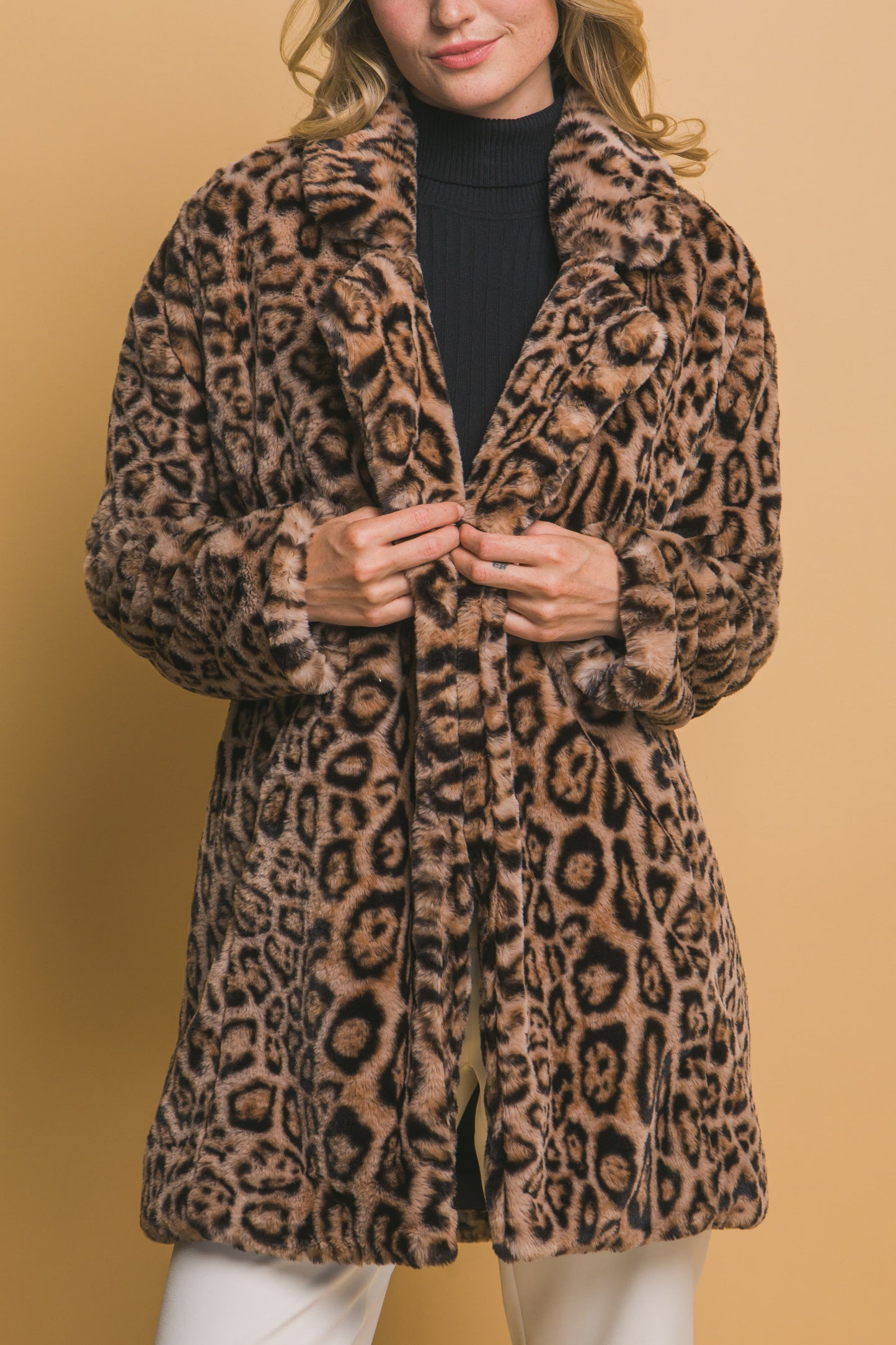 Animal Print Faux Fur Coat: Luxurious and stylish, featuring an elegant design perfect for winter. Sizes available: XS, S, M, L, XL.