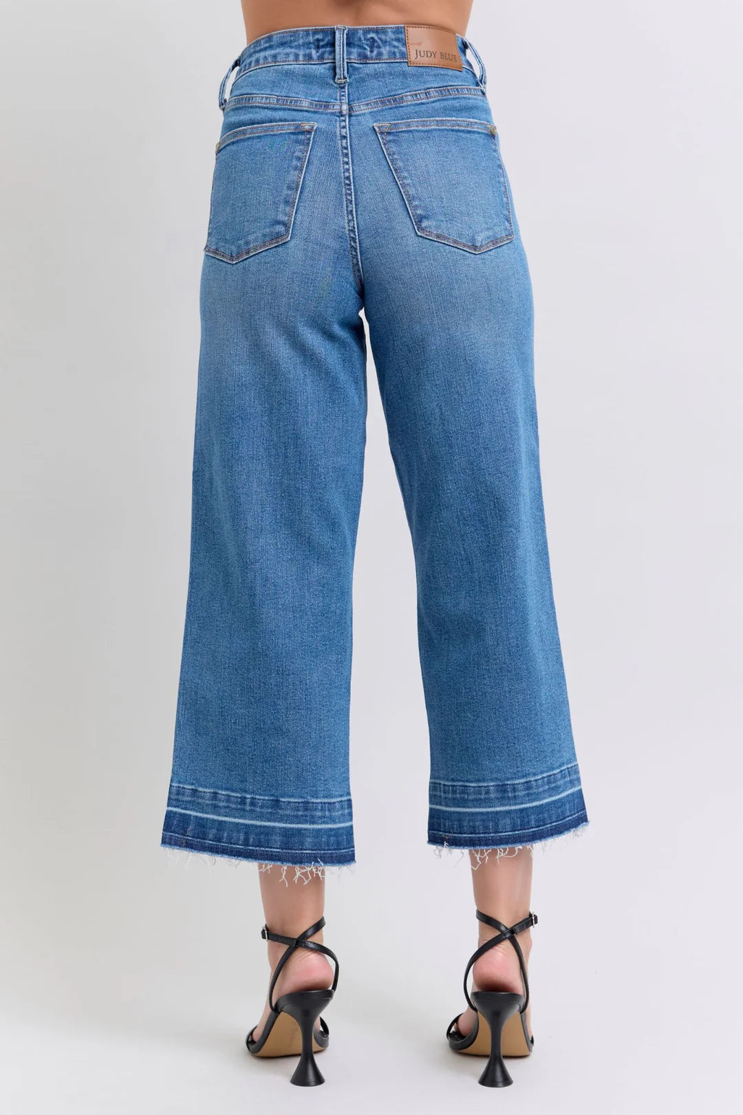Judy Blue HW Control Release Hem Crop Wide jeans with raw frayed hems, two large back pockets. Sizes: 0-24.