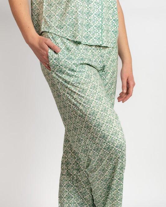Carmen Sleep Bottoms in light green pattern with elastic waistband and pockets. Available in sizes XS–XL.