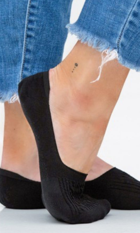 Black No Slip Sneaker Socks - Cable Knit with silicone lining, available in sizes S, M, L. Blue jeans not included.