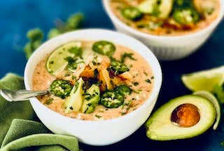 Creamy, spicy soup with avocado, jalapeños, lime, herbs, and tortilla strips made with Chicken Enchilada Soup Mix. Available in 16oz.