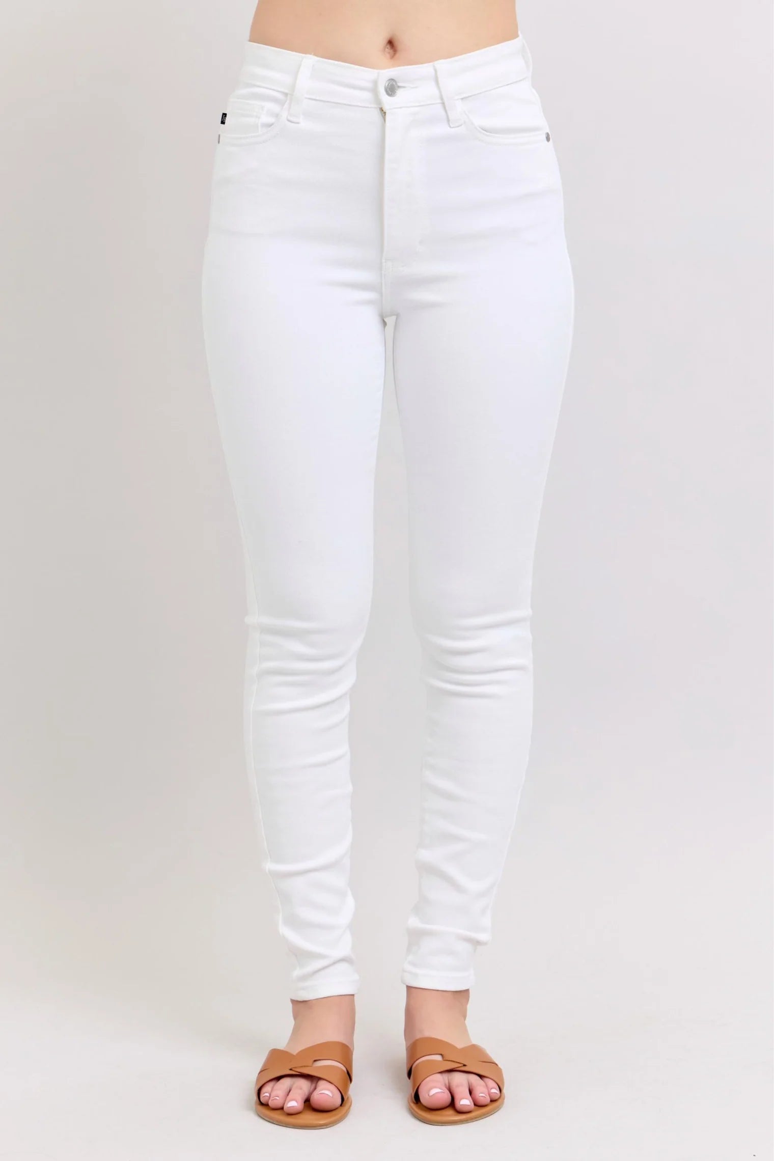 Judy Blue High Waist White Skinny Jeans are stylish high-rise jeans with a fitted silhouette. Available sizes: 0-24.