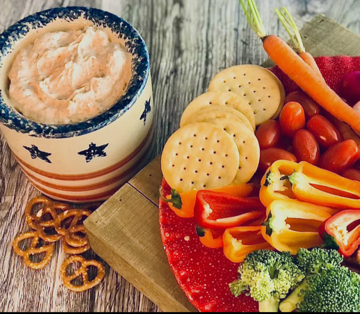 Garden Salsa Dip Mix in a bowl; creamy texture. Available in 4 oz and 8 oz sizes.