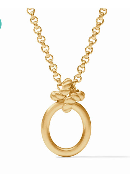 The Nassau Pendant Gold: golden rolo chain, circular pendant with knotted gold accents. Available in S, M, and L sizes.