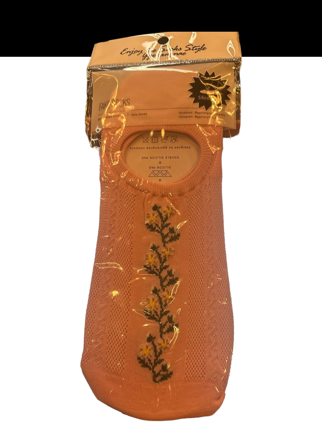 Peach women’s socks with yellow floral embroidery, decorative emblems, clear wrapper, beige “Enjoy Korea Style” label. Sizes: S–L.