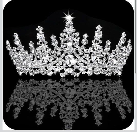 The Silver Star Tiara features clear gemstones and a stunning rhinestone design. Available sizes: small, medium, large.