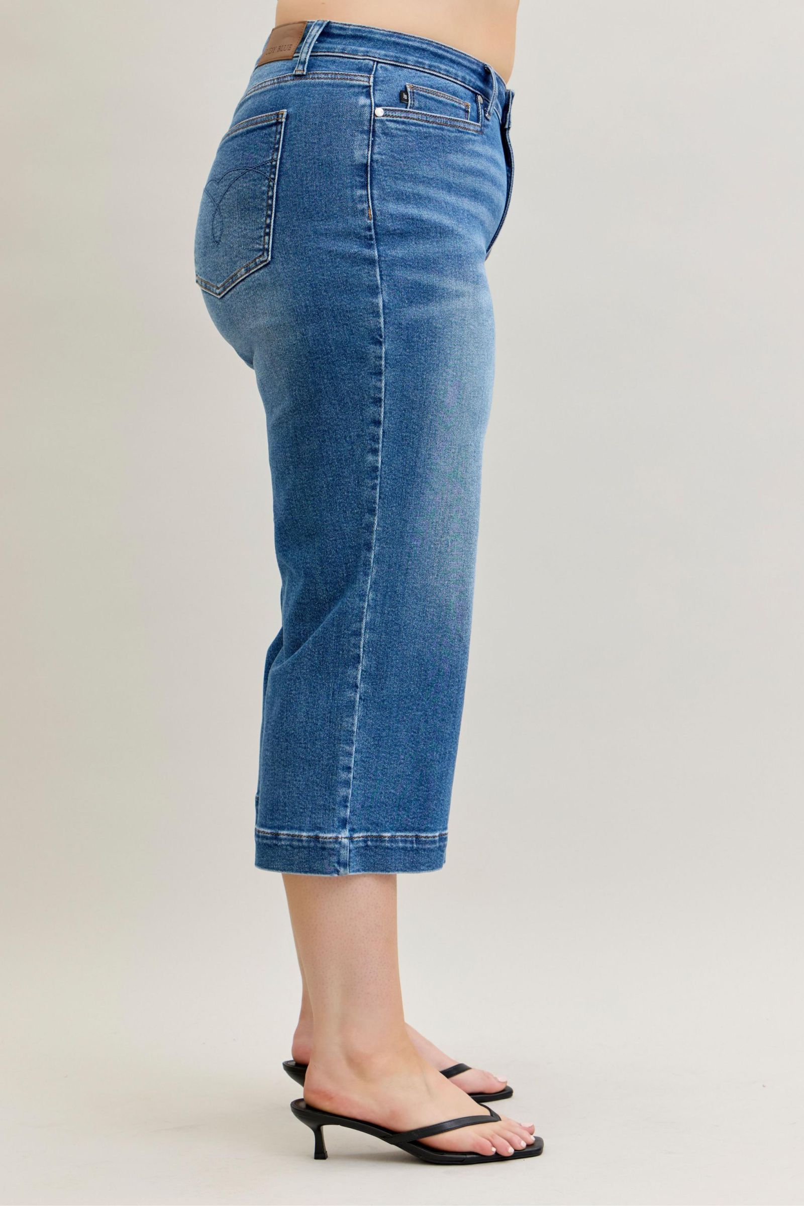 Judy Blue Capri Jeans, mid-rise with cropped hem. Available in sizes 0-24.