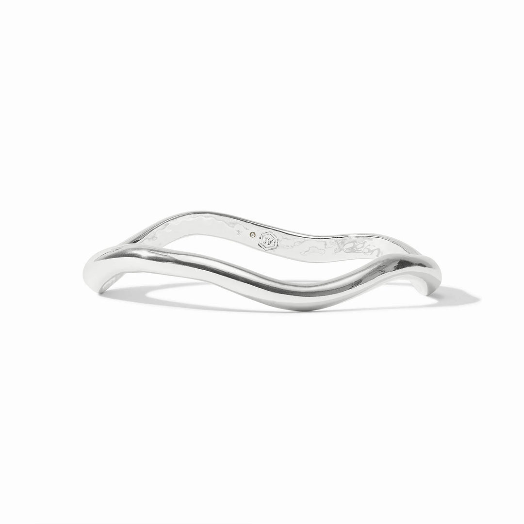 Wave Bangle Silver Medium by Julie Vos: minimalist, wavy, intertwined pure silver-plated bracelet. Sizes: Medium.