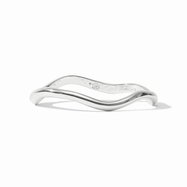 Wave Bangle Silver Medium by Julie Vos: minimalist, wavy, intertwined pure silver-plated bracelet. Sizes: Medium.