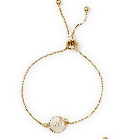 Gold chain bracelet with round pearlescent rhinestone, slider clasp, and two bead ends. Adjustable size.