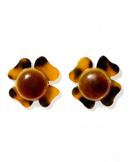 Amelia Earrings: Flower-shaped studs with tortoiseshell pattern, stainless steel. Available in small and medium sizes.