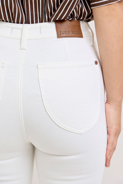 Judy Blue White Capri Jeans with large back pockets and brown leather patch. Available in sizes 2-16.
