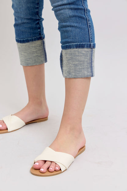 Judy Blue HW Tummy Control Back Shield Pkts & Cuff Capri jeans. Sizes: 0-24W.