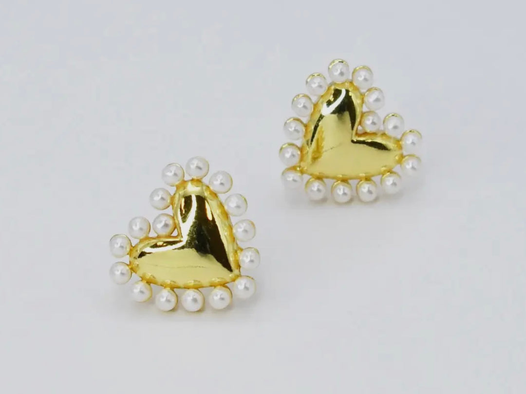 Love Gold Earrings: heart-shaped, gold plated, outlined with small white pearls. Available sizes: S, M, L.