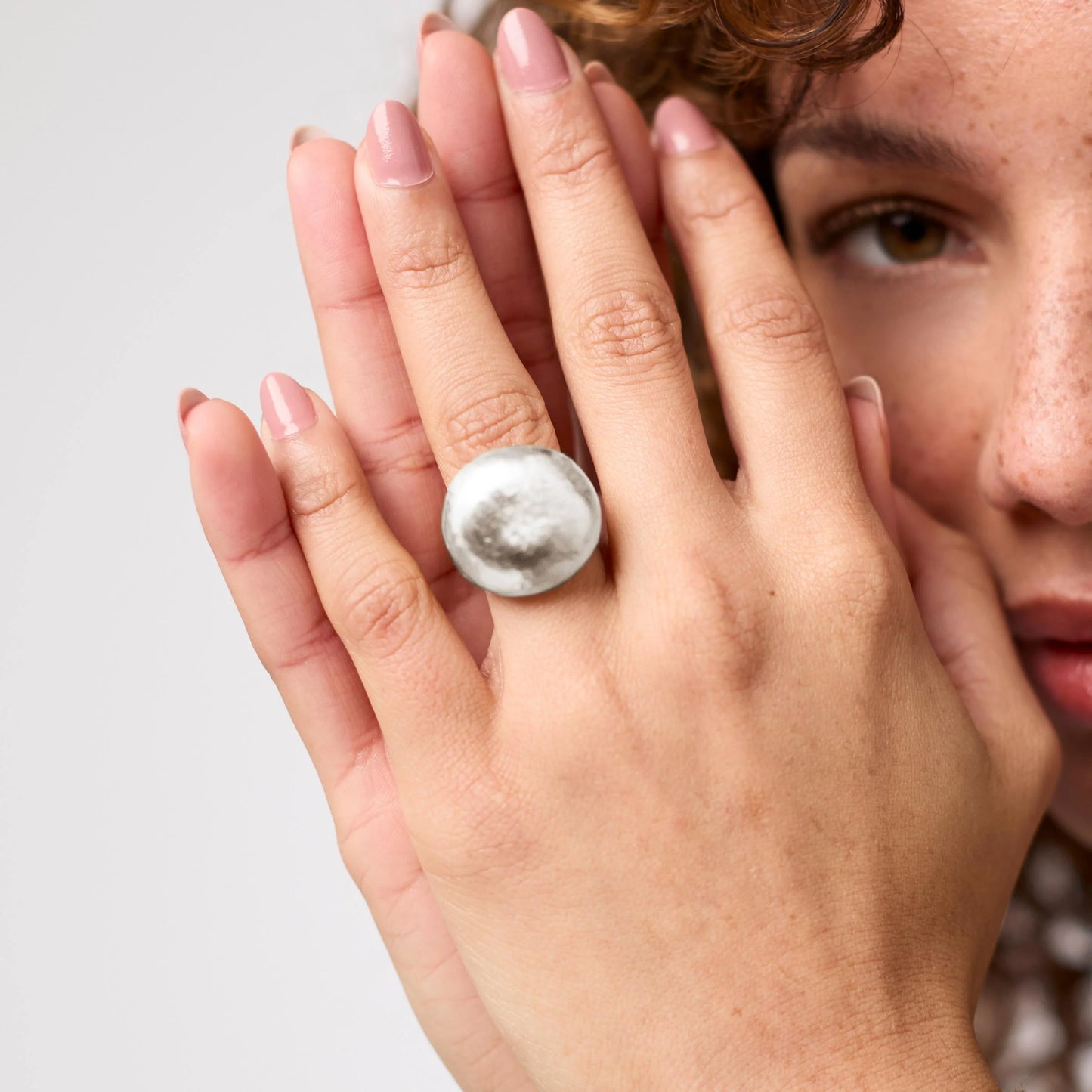 Solara Ring Silver by Julie Vos with starburst engraving, large round design. Available in sizes 6–9.