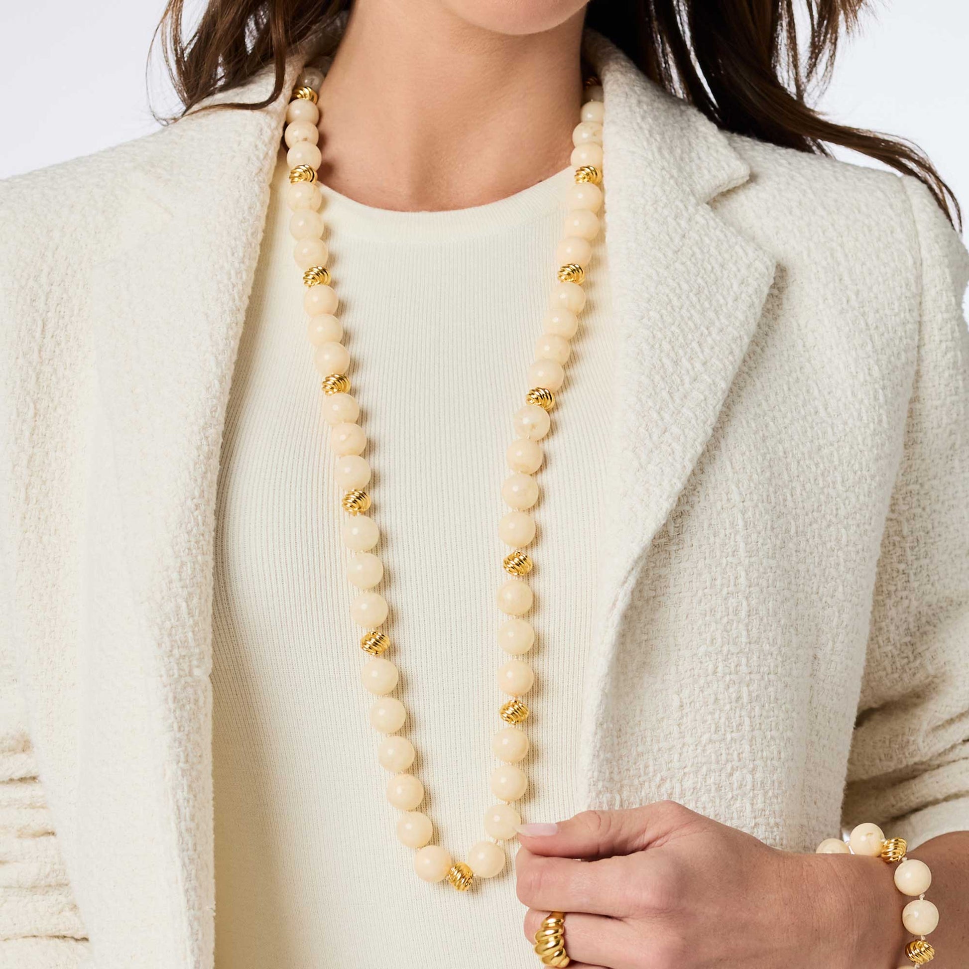 Ravello 5-in-1 Ivory Necklace Gold by Julie Vos, featuring cream and 24K gold-plated beads. Available in multiple adjustable lengths.