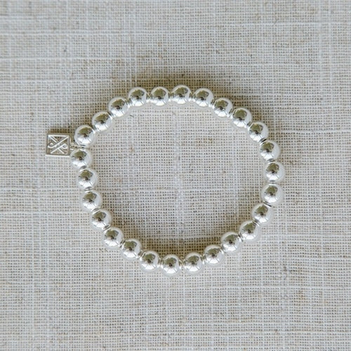 Shiny Silver Bracelet with nickel-free silver beads and a square charm. Available sizes: S, M, L.