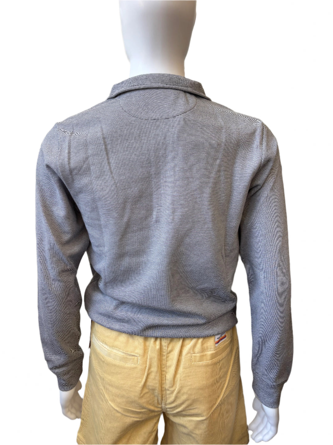 Men’s gray quarter-zip jacket in sizes S–XXL. Ideal for transitional weather.