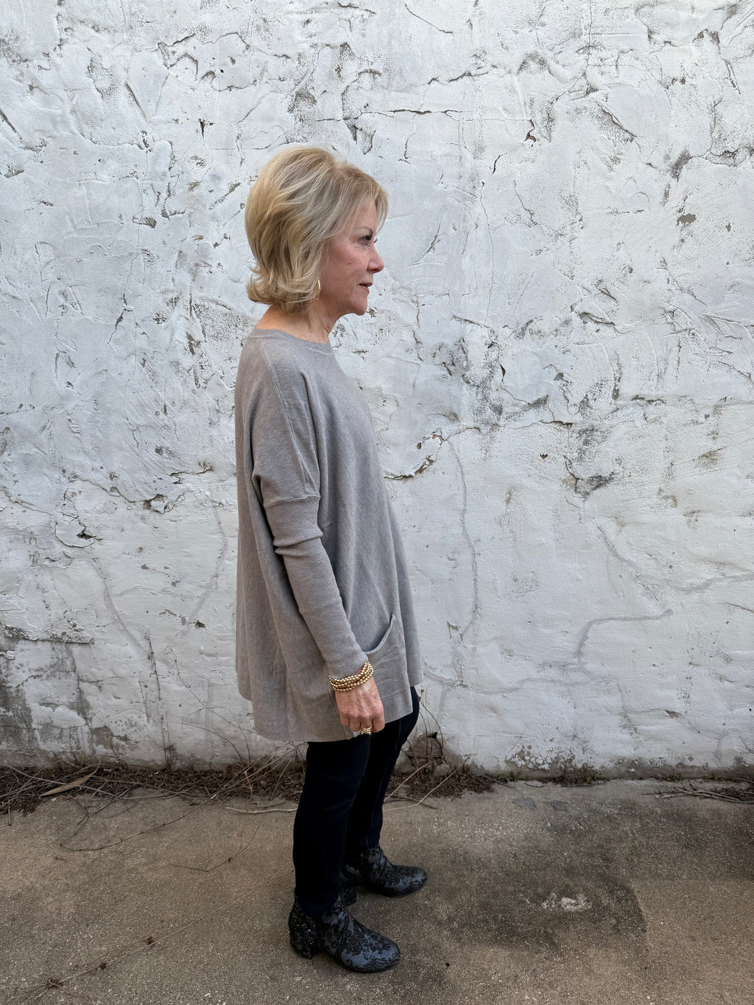 Amelia Oversized Pocket Sweater Top, available in sizes XS-XL. Features relaxed fit and front pockets.