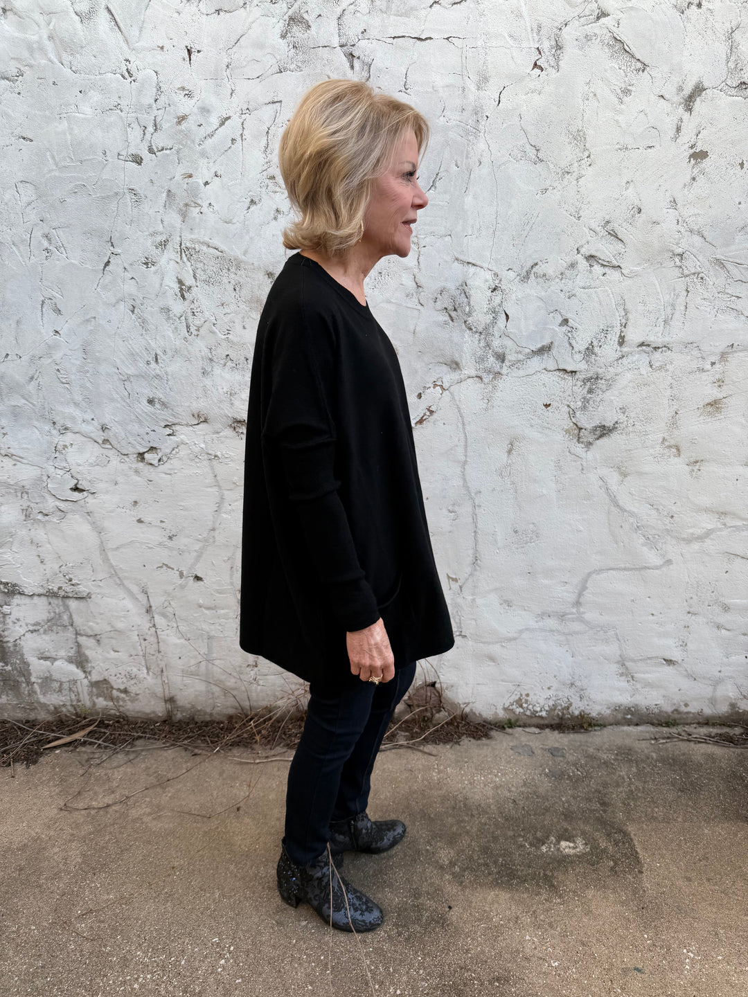 Amelia Oversized Pocket Sweater Top, features a loose fit and front pocket. Available in sizes XS-XL.