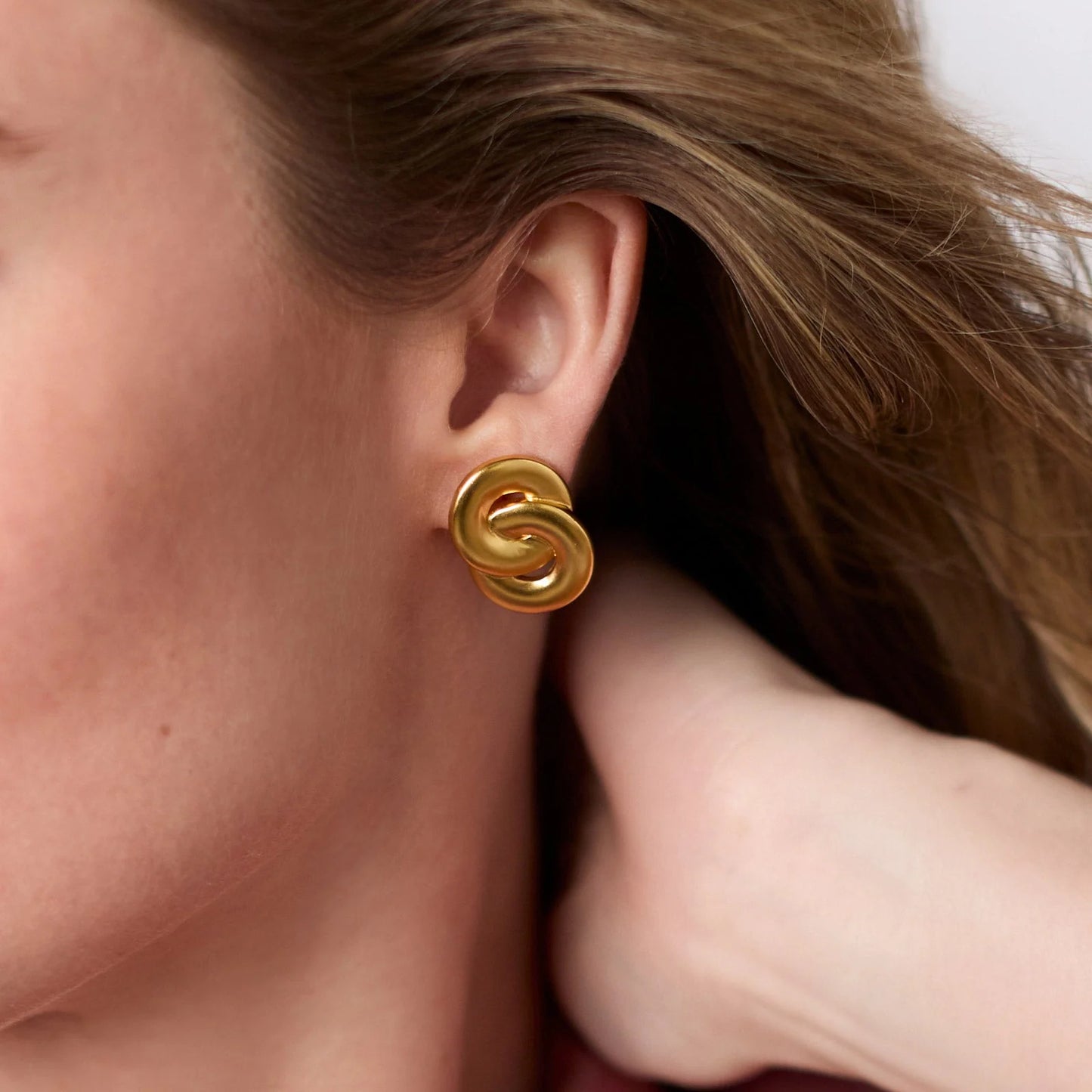 Chunky Infinity Earrings in 24K gold. Available sizes: small, medium, large.