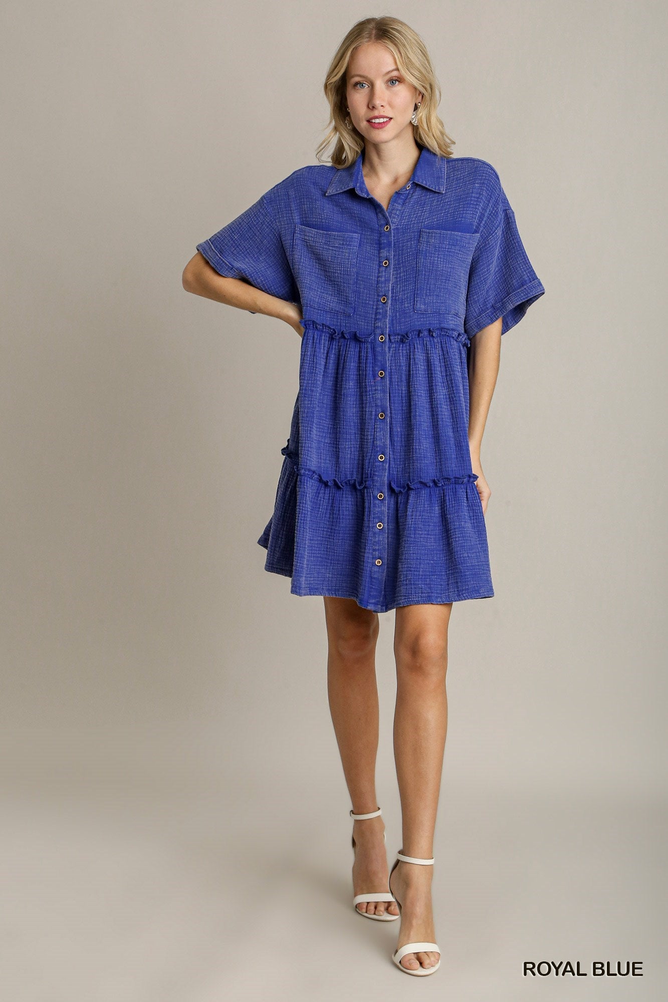 This Mineral Wash Button Down Dress features chic fray details and convenient chest pockets. The dress comes in various sizes.